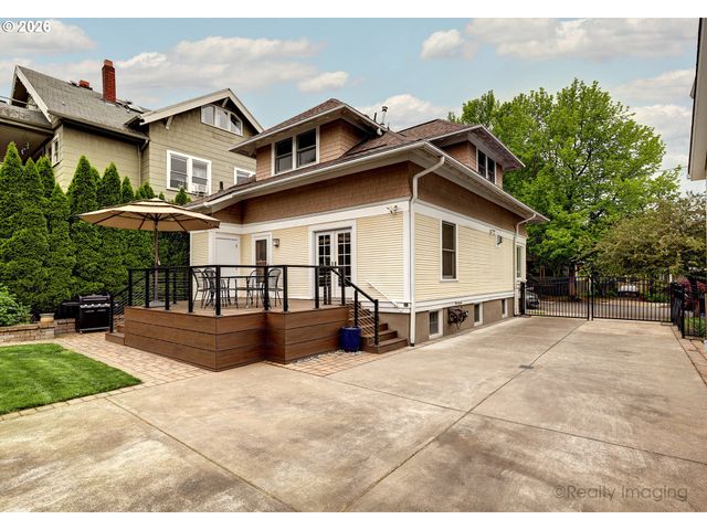 2448 Nw SAVIER St, Portland, OR 97210