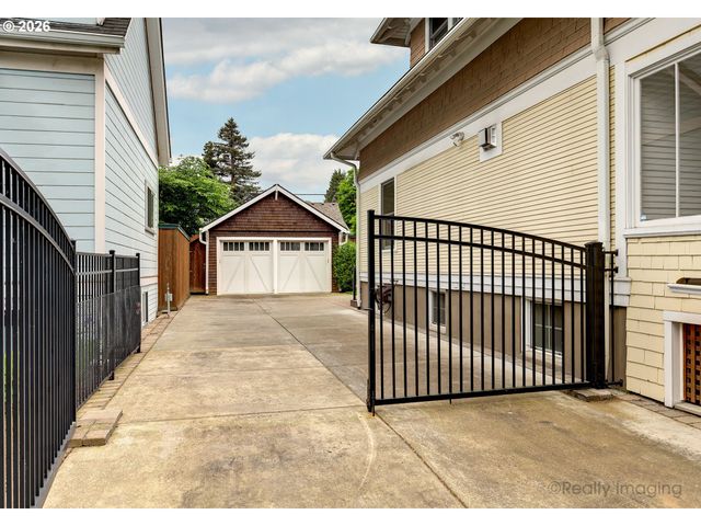 2448 Nw SAVIER St, Portland, OR 97210