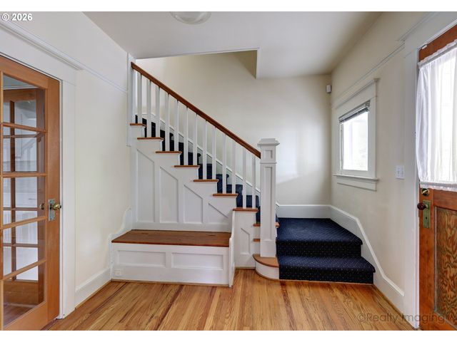 2448 Nw SAVIER St, Portland, OR 97210
