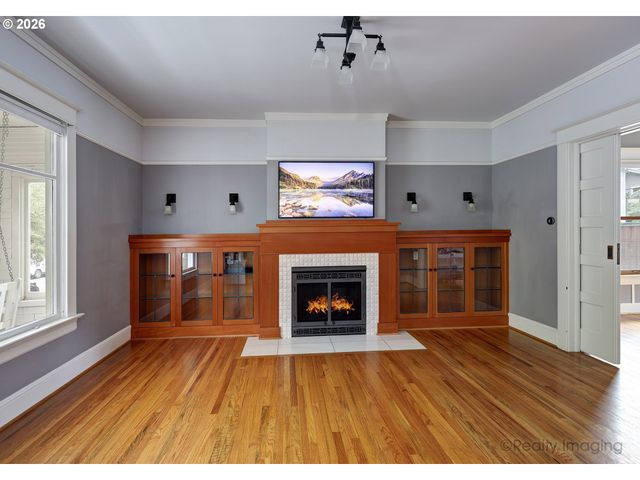 2448 Nw SAVIER St, Portland, OR 97210