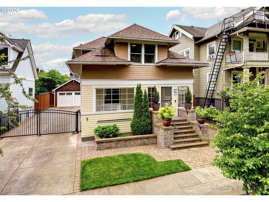 2448 Nw SAVIER St, Portland, OR 97210