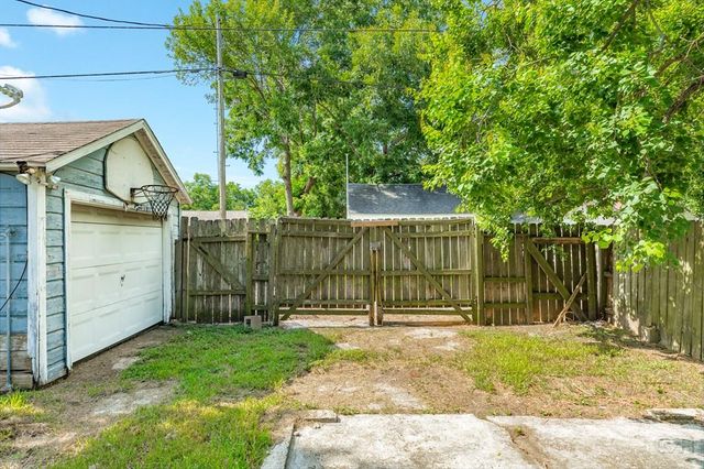 405 13th Ave N, Texas City, TX 77590