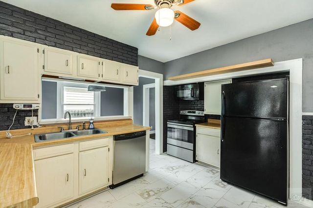 405 13th Ave N, Texas City, TX 77590