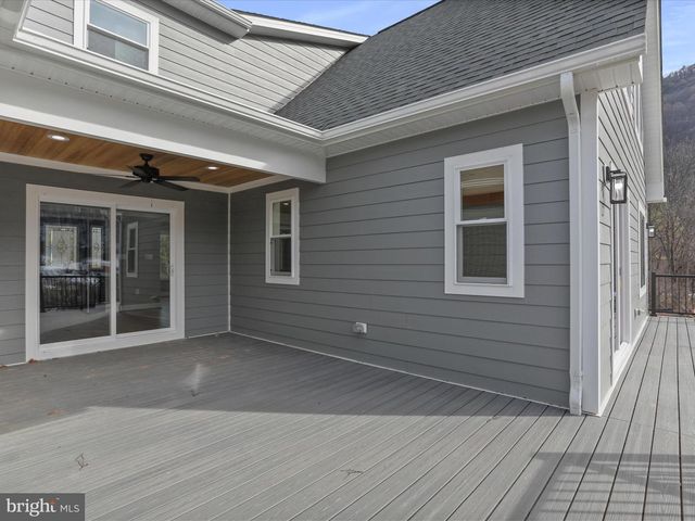 626 BLACK BEAR RD, Maurertown, VA 22644