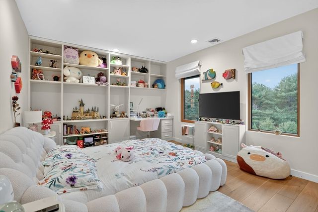 15 Myles Standish Rd, Weston, MA 02493