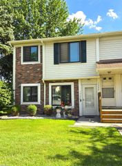 17438 Utica Oaks Lane, Roseville, MI 48066