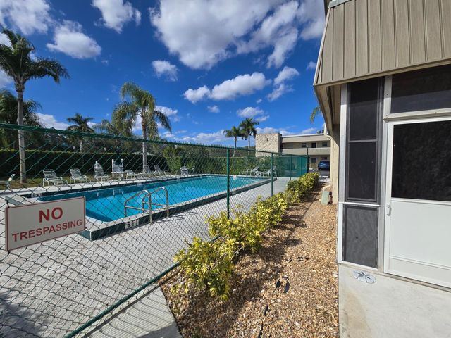 126 Sparrow Drive 22a, Royal Palm Beach, FL 33411