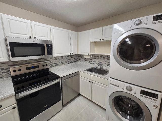 126 Sparrow Drive 22a, Royal Palm Beach, FL 33411