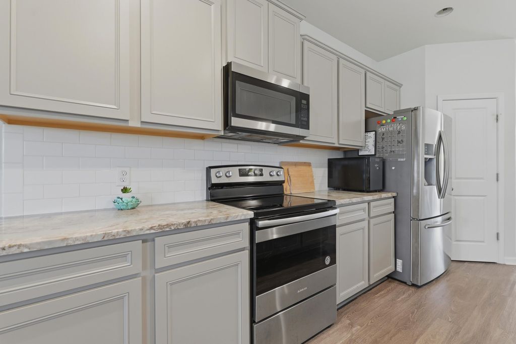 Image 12 of property listing at 437 Silent Bluff Drive, Summerville, SC 29486