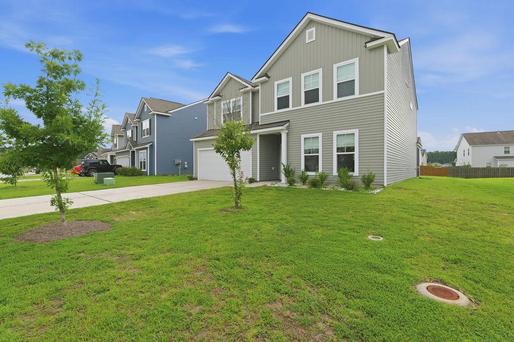 Image 2 of property listing at 437 Silent Bluff Drive, Summerville, SC 29486