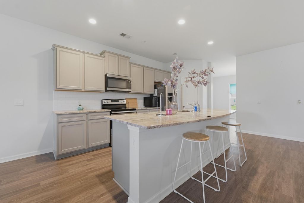 Image 5 of property listing at 437 Silent Bluff Drive, Summerville, SC 29486