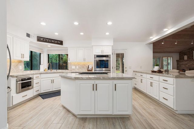 9981 N Madison Ridge Road, Fresno, CA 93720