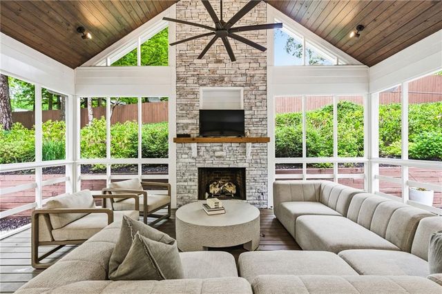5055 Old Oak Trace, Roswell, GA 30075