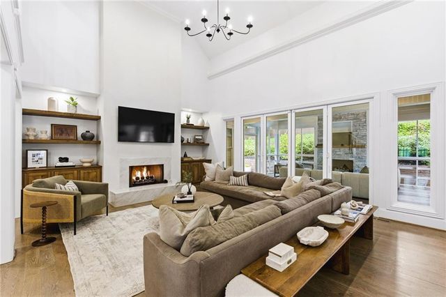 5055 Old Oak Trace, Roswell, GA 30075
