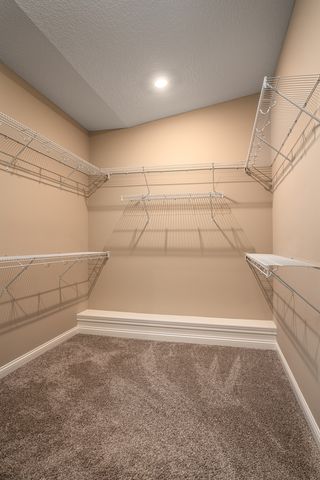 1455 W 39th Street, Davenport, IA 52806