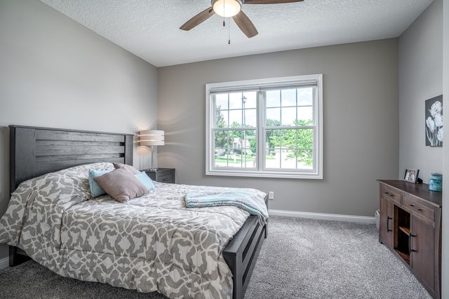 1455 W 39th Street, Davenport, IA 52806
