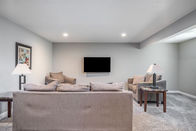 1455 W 39th Street, Davenport, IA 52806