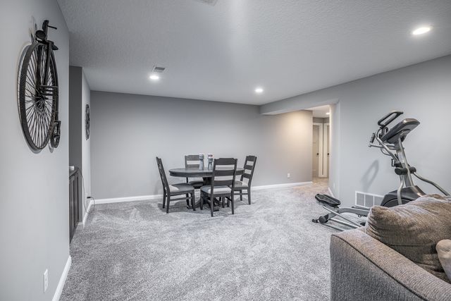 1455 W 39th Street, Davenport, IA 52806