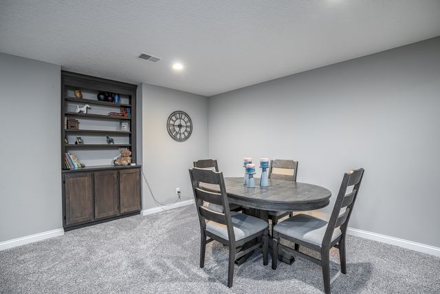 1455 W 39th Street, Davenport, IA 52806