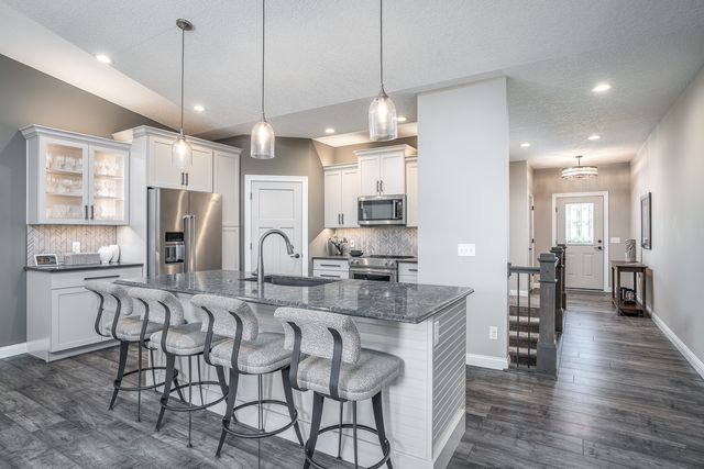 1455 W 39th Street, Davenport, IA 52806