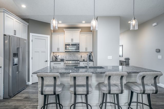 1455 W 39th Street, Davenport, IA 52806