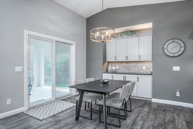 1455 W 39th Street, Davenport, IA 52806