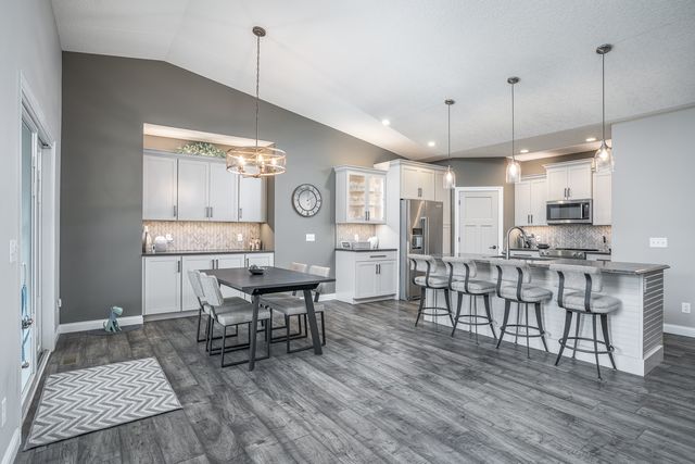 1455 W 39th Street, Davenport, IA 52806