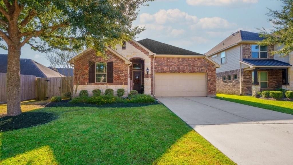 727 Mayhill Ridge Lane, League City, TX 77573