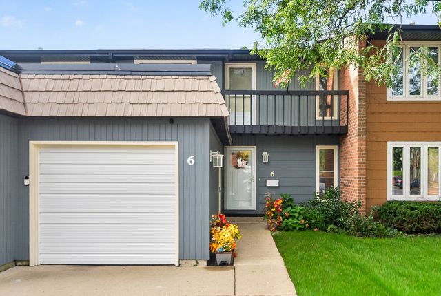 6 Cypress Square, Elgin, IL 60123