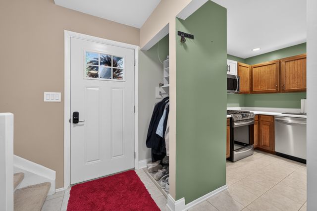 6 Cypress Square, Elgin, IL 60123