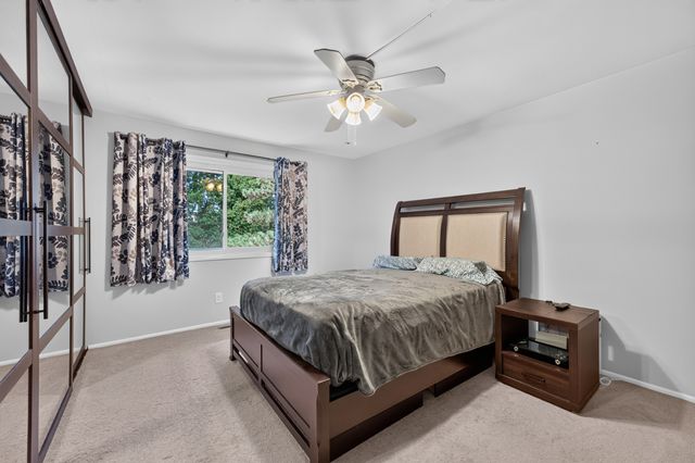 6 Cypress Square, Elgin, IL 60123