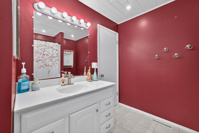 6 Cypress Square, Elgin, IL 60123
