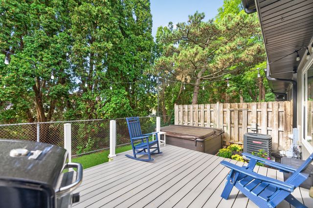 6 Cypress Square, Elgin, IL 60123