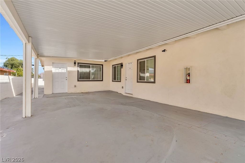 724 North 9th Street, Las Vegas, NV 89101 — photo 2