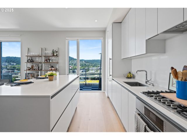 1150 Nw QUIMBY St 1712, Portland, OR 97209