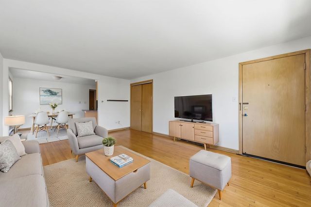 6845 N Northwest Highway 3W, Chicago, IL 60631