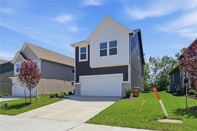 425 Hampstead Drive, Raymore, MO 64083