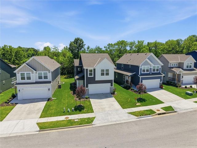 425 Hampstead Drive, Raymore, MO 64083