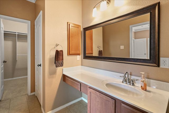 5957 Lost Valley Drive, The Colony, TX 75056