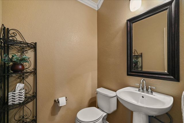 5957 Lost Valley Drive, The Colony, TX 75056