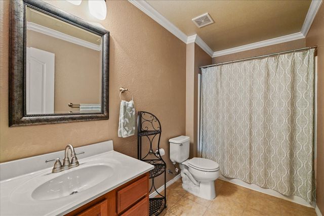 5957 Lost Valley Drive, The Colony, TX 75056