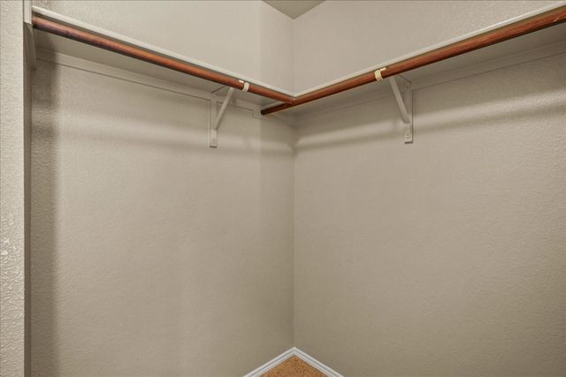 5957 Lost Valley Drive, The Colony, TX 75056