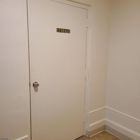 565 Grove St E-16 16, Clifton City, NJ 07013