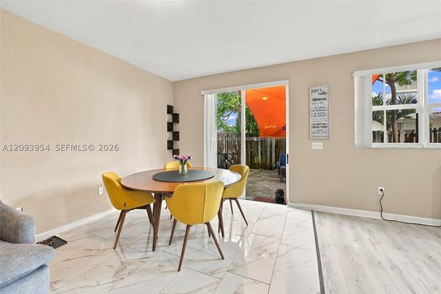 1025 NE 207th Ter, Miami, FL 33179
