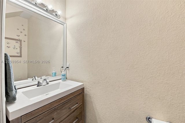 1025 NE 207th Ter, Miami, FL 33179