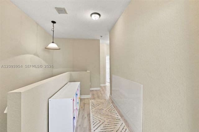 1025 NE 207th Ter, Miami, FL 33179