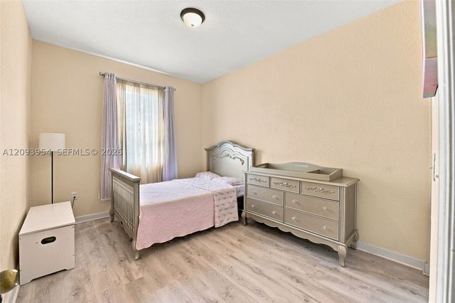 1025 NE 207th Ter, Miami, FL 33179