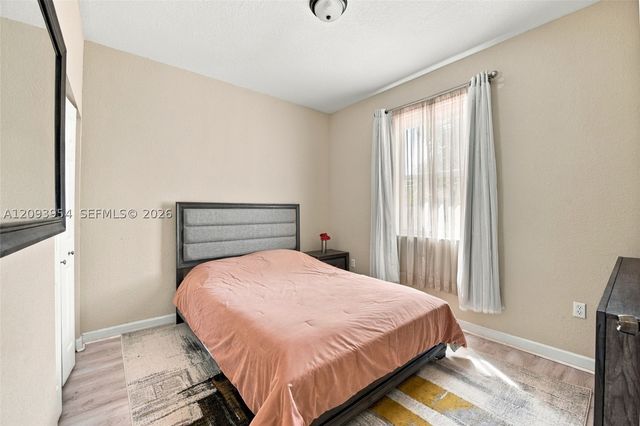 1025 NE 207th Ter, Miami, FL 33179