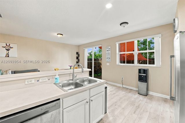 1025 NE 207th Ter, Miami, FL 33179