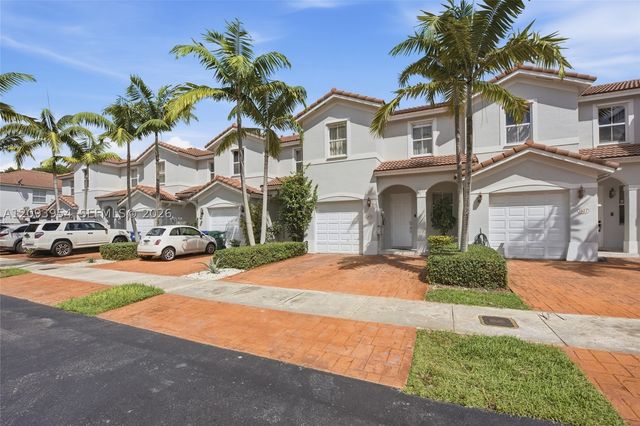 1025 NE 207th Ter, Miami, FL 33179